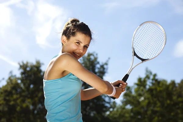 Mujer jugando tenis —  Fotos de Stock