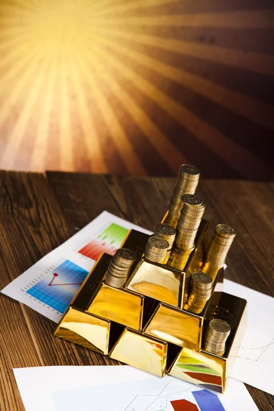 Pyramide, Goldbarren — Stockfoto