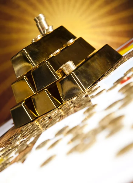 Piramide, gouden balken — Stockfoto