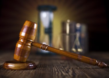 Yargıçlar tahta Tokmak, hukuk