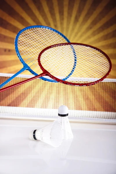 Shuttlecock em badminton raquete — Fotografia de Stock