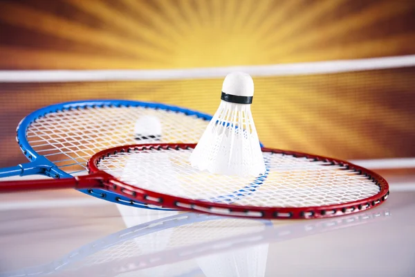 Navette sur raquette de badminton — Photo