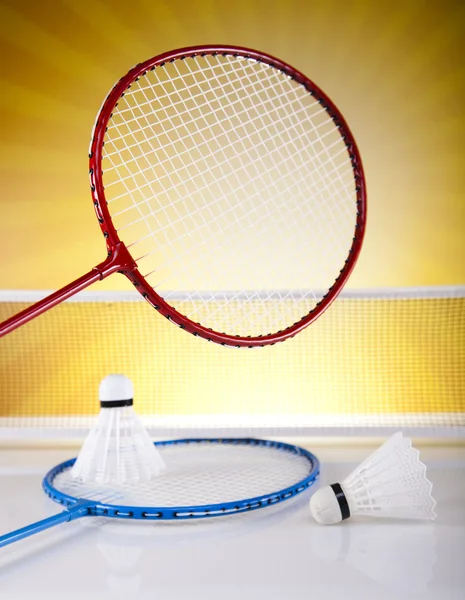Federball auf Badmintonschläger — Stockfoto