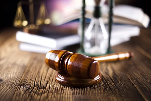 Judges wooden gavel and law books — Stock Photo, Image