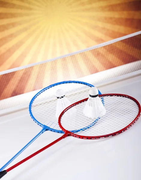 Shuttle op badminton racket — Stockfoto