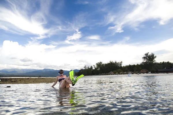 Isola, donna e immersioni — Foto Stock