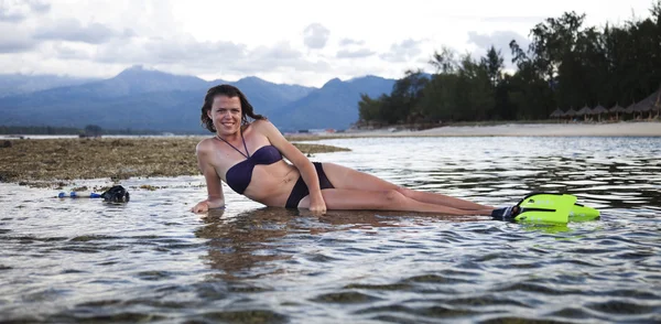 Žena, ostrov a potápění — Stock fotografie
