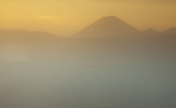 Volcano through fog — Stock Photo, Image