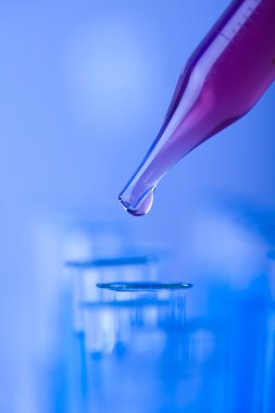 sıvı ile pipet