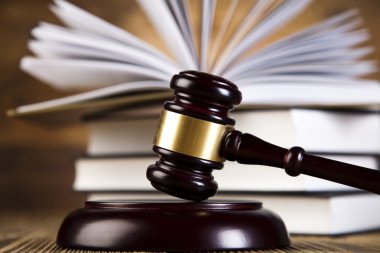 hamer en boekenTokmak ve kitaplar