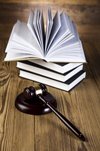 Gavel e livros — Fotografia de Stock