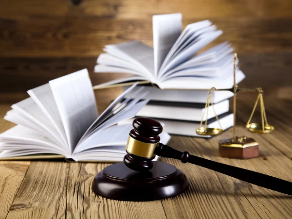 Gavel e libri — Foto Stock