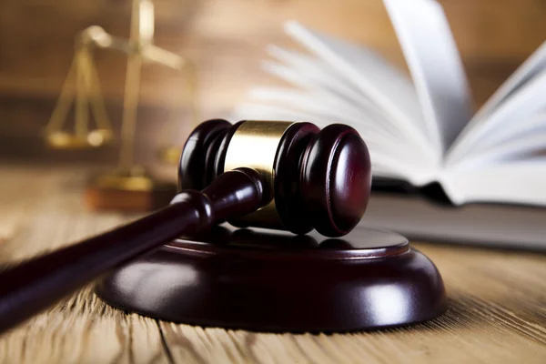 Gavel and book — Stock Photo, Image