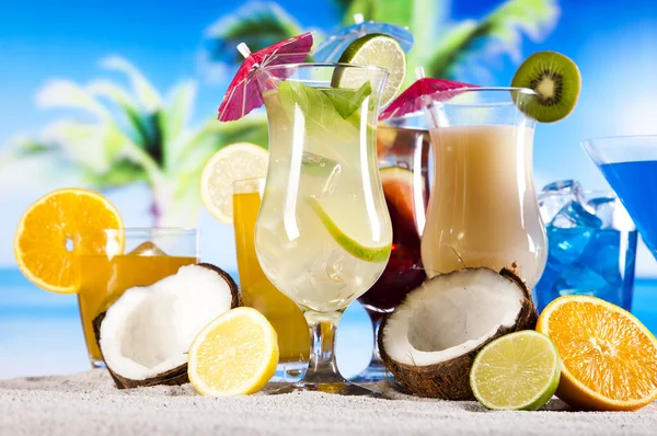 Cocktails with fruits — Stock Photo, Image