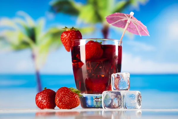 Cocktail with strawberries — Stock Photo, Image