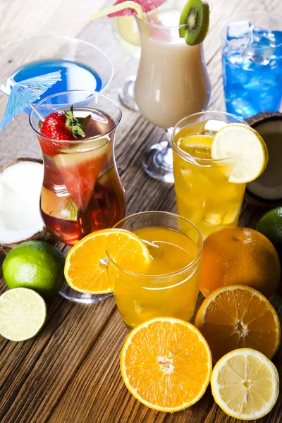 Various cocktails with fruits — Stock Photo, Image