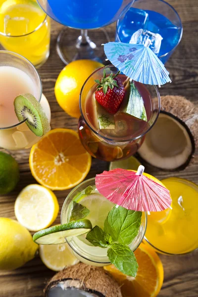 Tropical cocktails with fruits — Stock Photo, Image