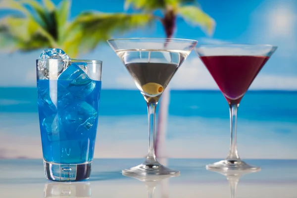 Bebidas tropicales en la playa — Foto de Stock