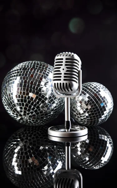 Mikrofon med discokulor — Stockfoto