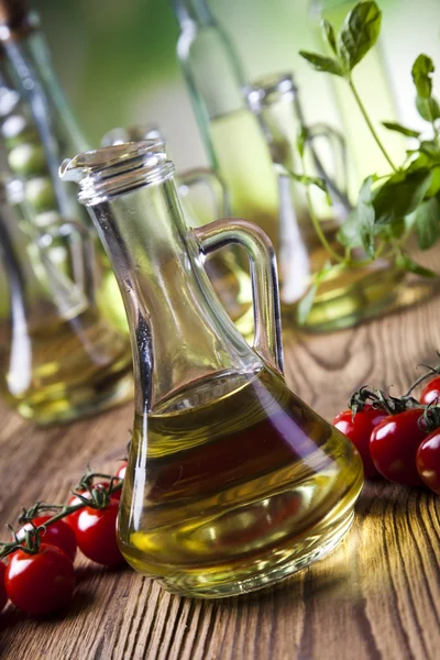 Aceite de oliva en botellas — Foto de Stock