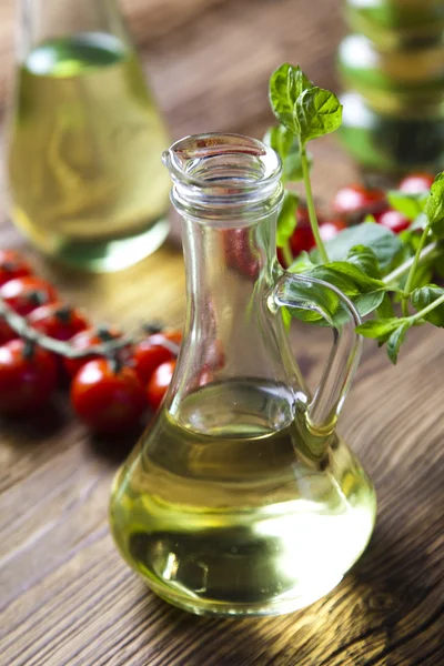 Olive oil with cherry tomatoes — Stock Photo, Image