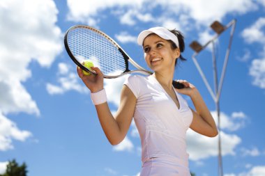 Tenis oynayan kadın