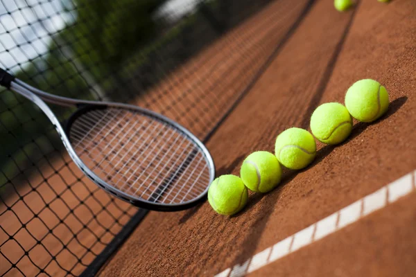 Tennis balls lying in row — Stock Photo, Image