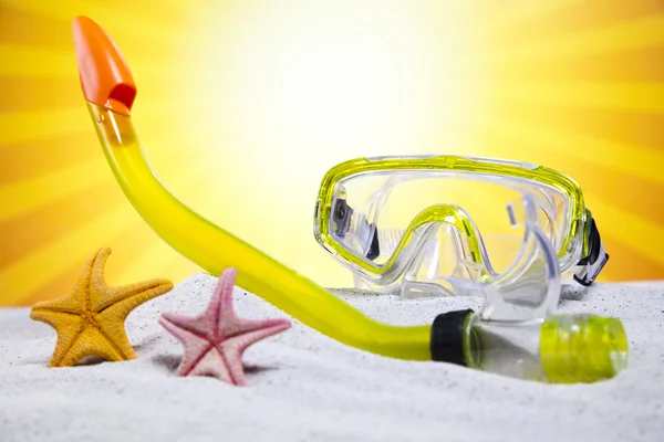Yüzme maskesi ve deniz yıldızları — Stok fotoğraf