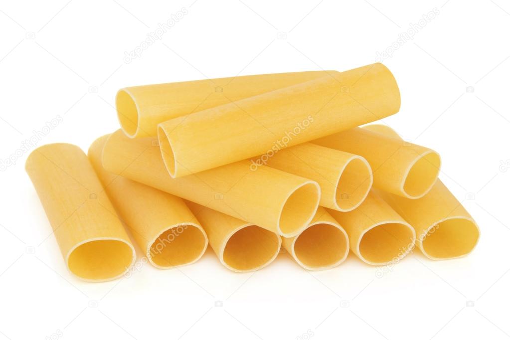 Pasta italiana aislada sobre fondo blanco — Foto de stock ...