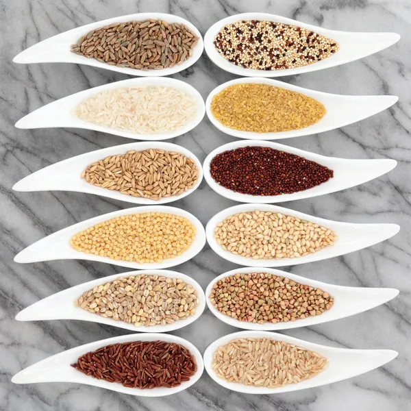 Alimentos saudáveis de grãos — Fotografia de Stock