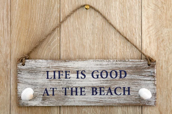 Het leven is goed op het strand — Stockfoto