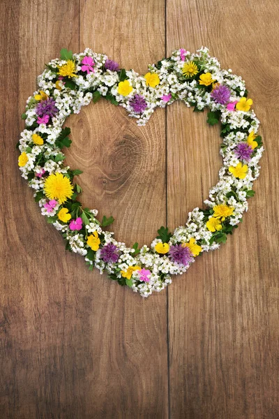 Heart Shaped Spring Flower Wreath Flowers Leaves Used Natural Herbal — Stock Photo, Image