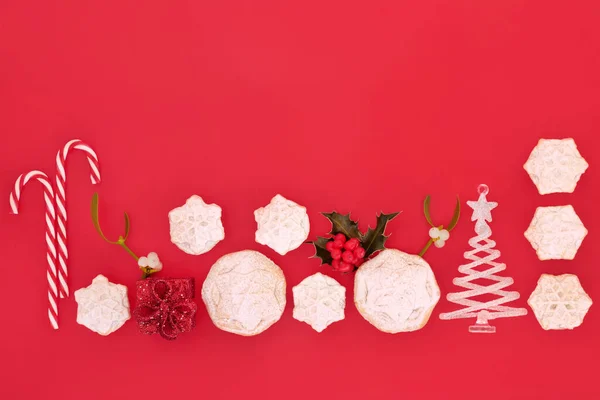 Feliz Navidad Pasteles Carne Picada Con Acebo Muérdago Decoraciones Árboles —  Fotos de Stock