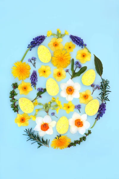 Velikonoční Vajíčko Koncepce Tvar Zdobenými Vejci Jarní Květiny Listy Symboly — Stock fotografie
