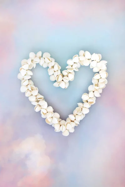 Cockleshell Heart Shaped Seashell Wreath Sky Cloud Heavenly Background Symbol — Stock Photo, Image