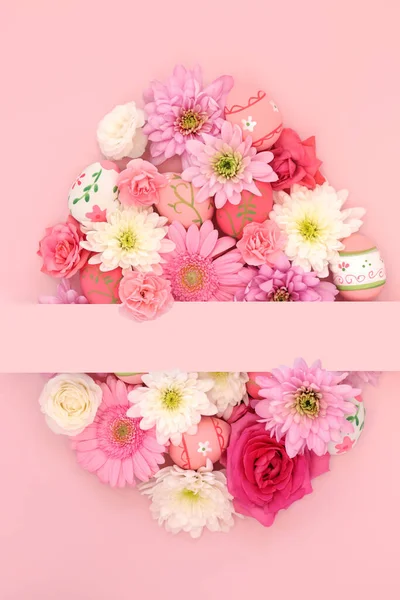 Ostereierform Mit Blumen Und Verzierten Eiern Auf Rosa Hintergrund Mit — Stockfoto