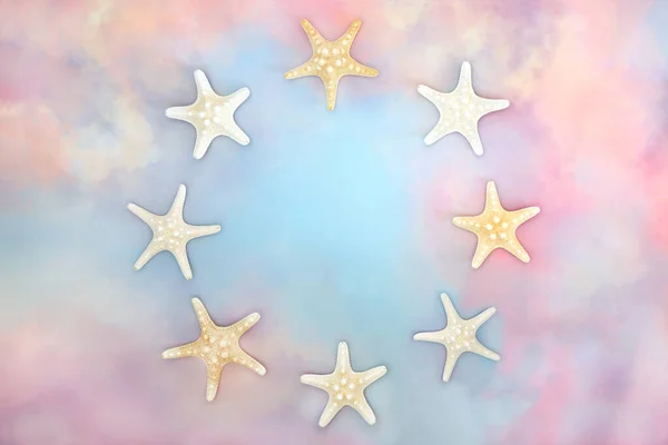 Звезда Морской Скорлупы Венок Радужном Фоне Неба Цвета Облака Абстрактная — стоковое фото