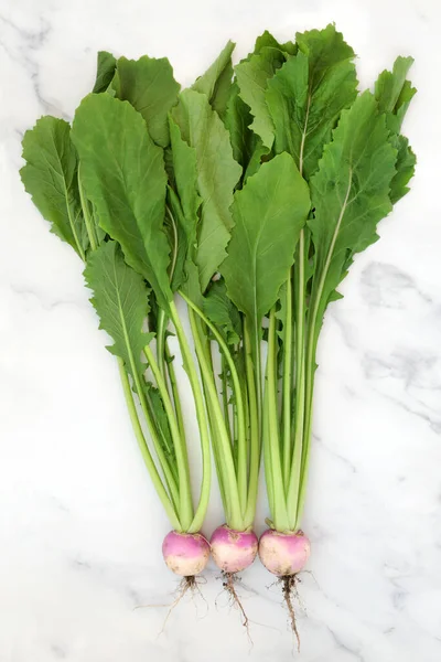 Freshly Picked Organic Turnip Vegetables Leaves Roots Healthy Food Concept — Stock Photo, Image