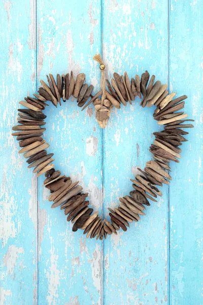 Driftwood Heart Shaped Wreath Sculpture Rustic Blue Wood Natural Seaside — Stock Photo, Image