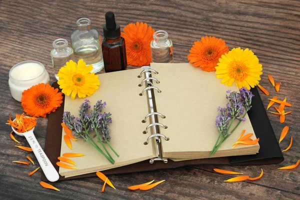 Preparação Flores Erva Calêndula Lavanda Para Remédios Naturais Para Pele — Fotografia de Stock