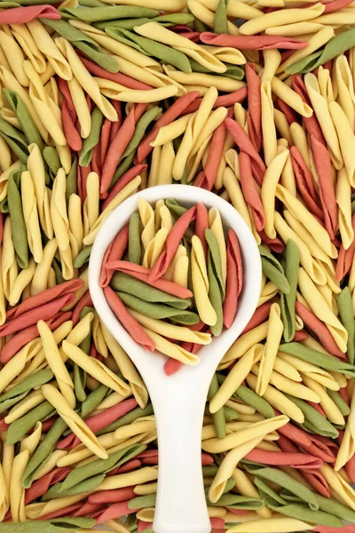 Italské Fusilli Pulgiesi Tricolour Semolina Těstoviny Bílé Porcelánové Lžíci Tvoří — Stock fotografie