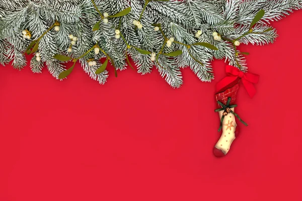 Рождественский Канун Снега Ели Омелы Красный Фон Границы Ретро Висит — стоковое фото