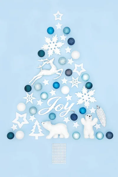 Weihnachtsbaum Konzeptform Mit Joy Zeichen Und Christbaumkugelschmuck Auf Pastellblauem Hintergrund — Stockfoto
