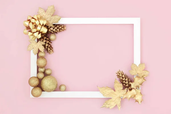 Feestelijke Kerst Roze Achtergrond Grens Met Gouden Boom Glitter Decoraties — Stockfoto