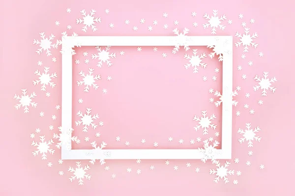 Святкова Різдвяна Новорічна Сніжинка Фоні Пастельно Рожевого Кольору Білою Рамкою — стокове фото
