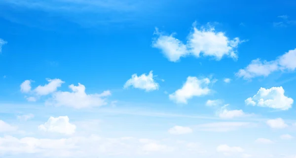Fondo Día Soleado Cielo Azul Con Nubes Cúmulos Blancos Fondo — Foto de Stock