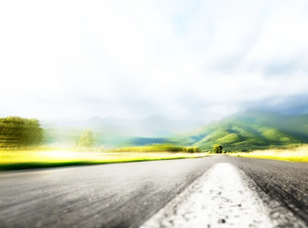 Middle of the road — Stock Photo, Image