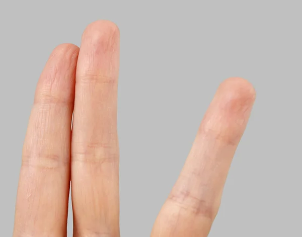 Weiße Hand auf perfektem grauen Hintergrund — Stockfoto