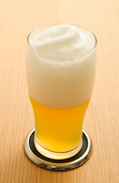 Cerveja de trigo em um copo — Fotografia de Stock