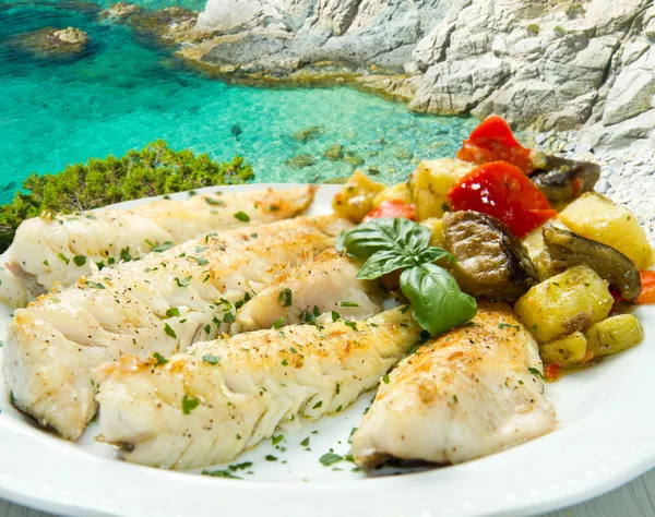 Sebzeler lezzetli Sağlıklı balık filetosu — Stok fotoğraf